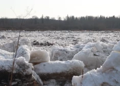Daugavā sākusies ledus iešana. Situācija strauji mainās