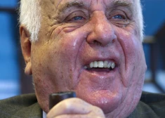 Bijušo Eiropas Komisijas viceprezidentu tiesās par līdzdalību daudzu afrikāņu varoņa Patrisa Lumumbas slepkavībā. Kongo pirmā premjera līķi izšķīdināja skābē