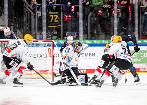 Gudļevskis palīdz "Fischtown Pinguins" pieveikt "Ice Tigers"