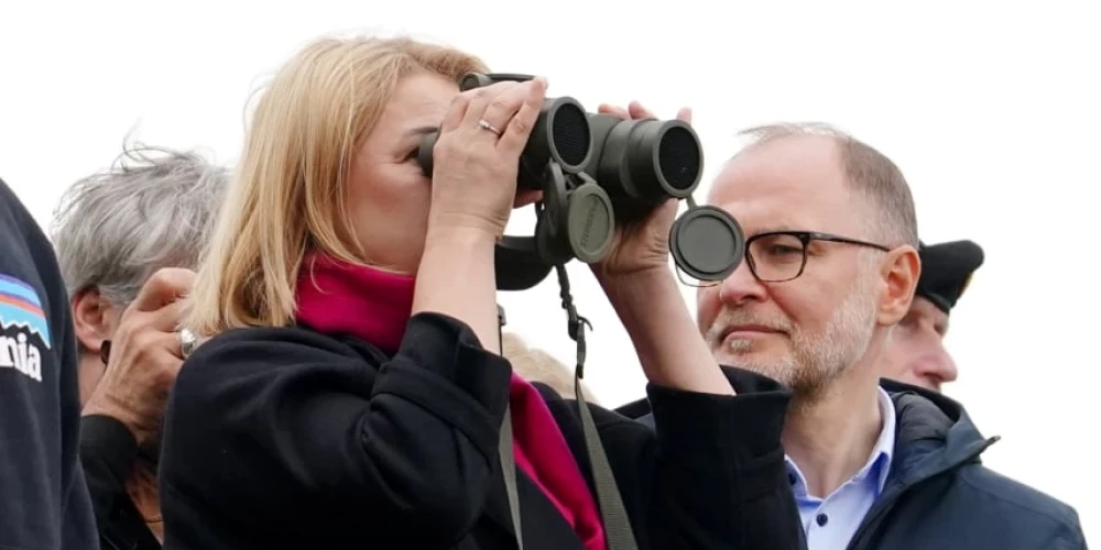 Ministru prezidente Evika Siliņa (JV) un aizsardzības ministrs Andris Sprūds (P).