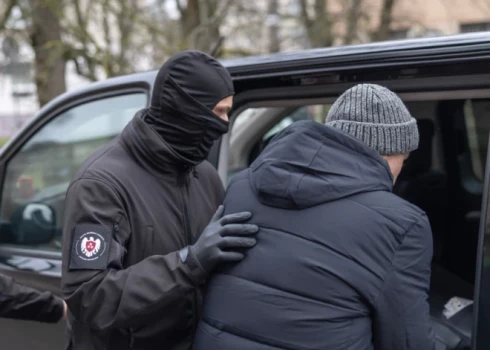 Krimināllietas skatīšanu pret "Baltijas antifašistu" izveidotājiem atliek Aleksandra Žguna neierašanās dēļ. 