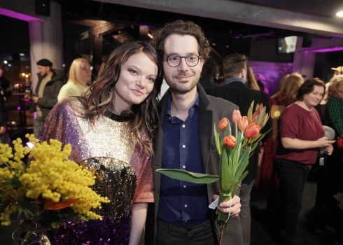 Režisore Alise Zariņa ar savu mīļoto cilvēku Leandro, kurš mīlestības dēļ ir pārcēlies uz Latviju.