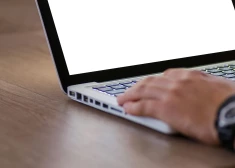 Soctīklos parādījusies vilinoša vakance - vienkāršs darbs Latvijā ar 2800 eiro algu. Izklausās pārāk labi, lai būtu patiesība?