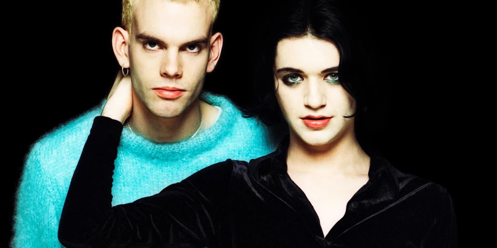 90. gadu vidū Lielbritānijā dominēja britpops, un "Placebo" šajā vidē ietraucās kā caurvējš pa plati atvērtām balkona durvīm.