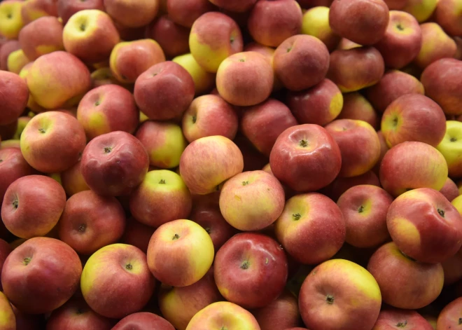 Kāpēc veikalu āboli spīd: ar ko tos pārklāj?