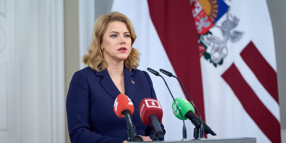 Premjere Evika Siliņa sola "iespaidīgu" virspeļņas nodokli degvielas tirgotājiem.