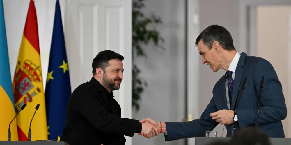 Uzņemot vizītē Ukrainas prezidentu Volodimiru Zelenski, Spānijas premjerministrs Pedro Sančess sacīja, ka krīze Tuvajos Austrumos neatturēs Spāniju no atbalsta Ukrainai.