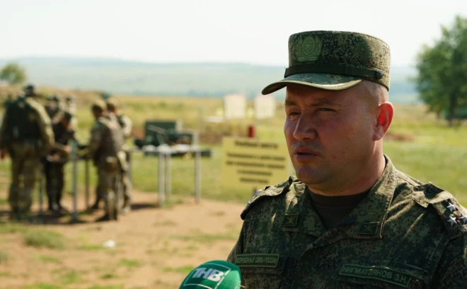 Krievu komandieris ģenerālmajors Zulfats Nigmatzjanovs, etniskais tatārs no Tatarstānas Apastovas rajona.