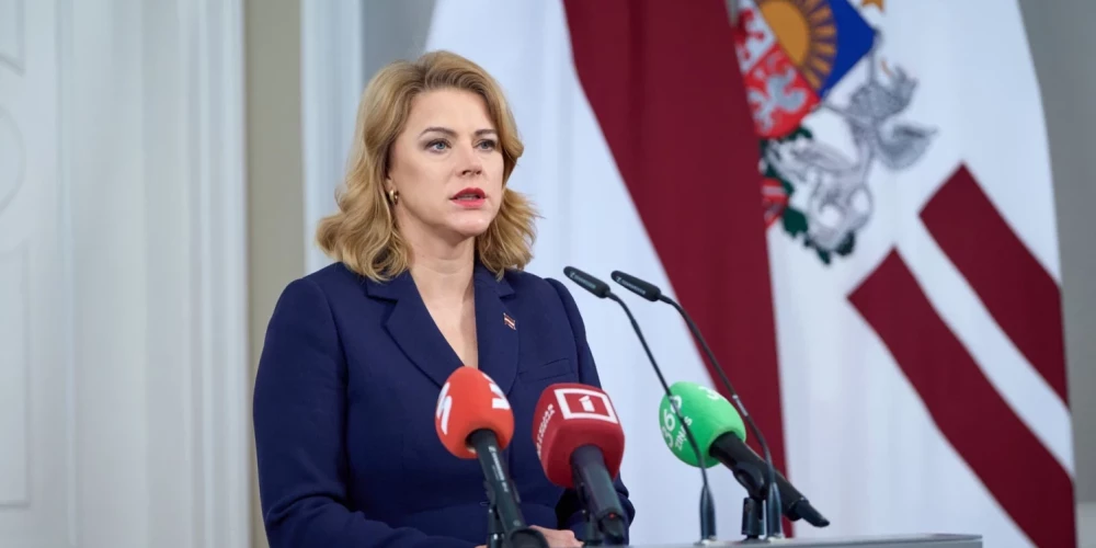 Премьер-министр Эвика Силиня обещает ввести "впечатляющий" налог на сверхприбыль для торговцев топливом.