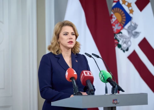 Премьер-министр Эвика Силиня обещает ввести "впечатляющий" налог на сверхприбыль для торговцев топливом.