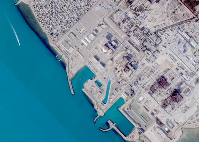 Irānas Būšehras atomelektrostacijas teritorijā trāpījis lādiņš. Maskava aicina neapdraudēt to Krievijas darbinieku dzīvības