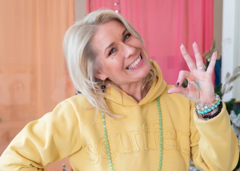 Liene apgūst arī tā saukto naudas enerģijas principu. Viņa stāsta, ka palīdzējusi jauniešiem atrast darbu un saredzēt savu virzienu, kā arī konsultējusi uzņēmējus un komandas izaugsmes jautājumos.