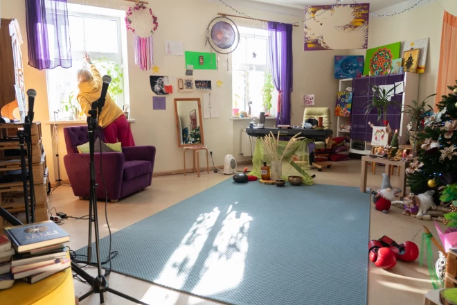 iene Šomase savā studijā pasniedz nodarbības jau kopš 2015. gada.