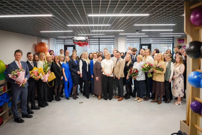 Nacionālā rehabilitācijas centra “Vaivari” personāla jaunā Ambulatorās rehabilitācijas centrs atklāšanā.