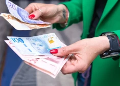 Zviedrija, kas savulaik pielika lielus pūliņus, lai pārietu uz bezskaidras naudas sabiedrību, tagad mudina cilvēkus turēt mājās skaidru naudu. Kāpēc? 