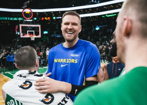 Kristapam Porziņģim pozitīvām emocijām pilns vakars Bostonā.