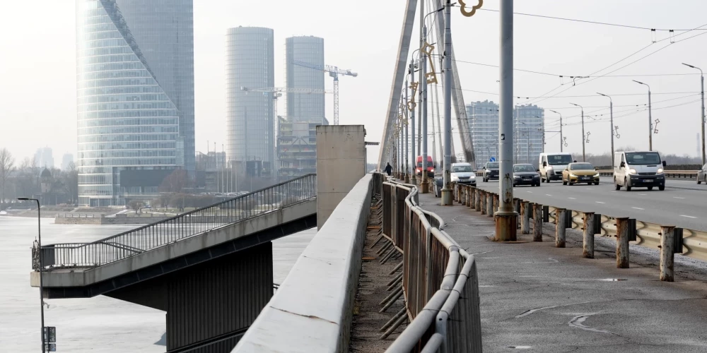 Ремонт Вантового моста за десятки миллионов евро может серьезно изменить движение в Риге.