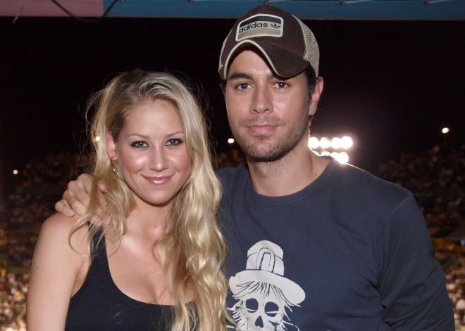 FOTO: Enrike Iglesiass pārsteidz fanus ar retu foto, kurā redzami visi viņa četri bērni