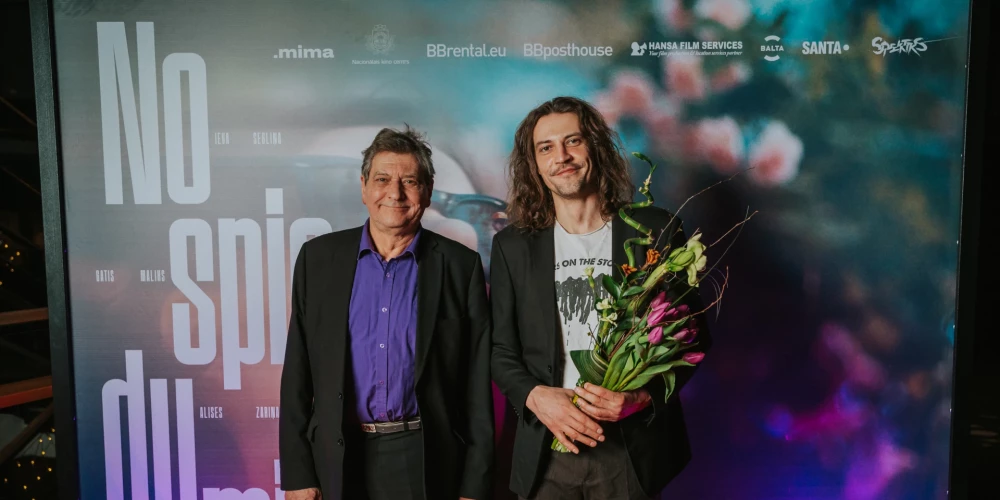 Johansoni – dēls Eduards un tēvs Januss. Interesanti, ka Januss savulaik kādā ģimenes saietā bija izteicies, ka nevēlētos, lai dēls iet viņa pēdās. Taču Eduards izdarīja pretējo un jau desmit gadu ir Valmieras teātra aktieris.