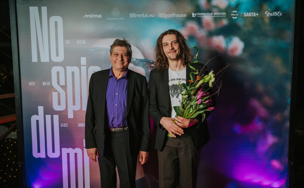 Valmieras aktieri tēvs un dēls Johansoni nospēlē vienu kino lomu