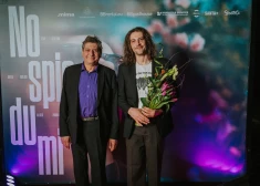 Valmieras aktieri tēvs un dēls Johansoni nospēlē vienu kino lomu