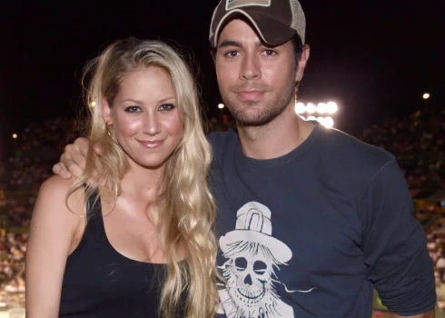 Иглесиас воспитывает детей вместе с бывшей теннисисткой Анна Курникова. Пара вместе уже более 20 лет и ведет закрытый образ жизни вдали от внимания прессы.