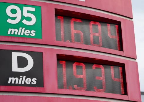 В Латвии за неделю резко выросли цены на дизель и бензин.