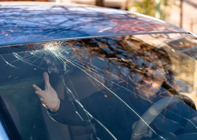 В Латвии водителей предупредили о весенней угрозе на дорогах, способной обойтись в тысячи евро