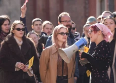 "Par katru stundu pilnu algu!" Demonstranti iestājas pret plānotajām izmaiņām virsstundu un svētku piemaksās. FOTO, VIDEO