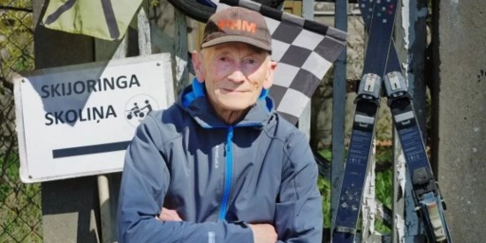 Aleksandrs Briedis savos astoņdesmit astoņos gados ir kustībā – ja gribas un vajag, sēžas arī uz divriteņa.