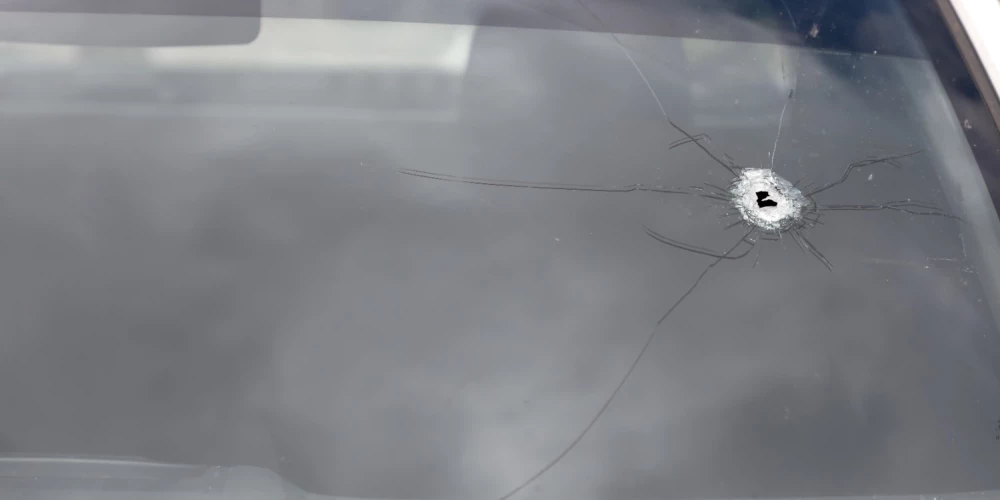 Latvijas autovadītājus brīdina par pavasara draudiem uz ceļiem, kas var izmaksāt tūkstošiem eiro.