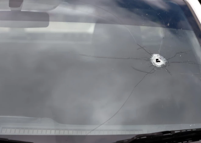 Latvijas autovadītājus brīdina par pavasara draudiem uz ceļiem, kas var izmaksāt tūkstošiem eiro