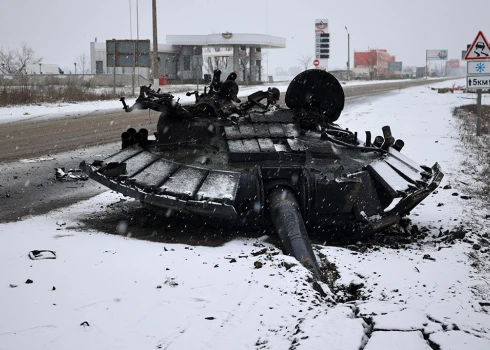 Krievijas armijas ofensīvas kampaņas sākums izskatās arvien asiņaināks un mazāk efektīvs.