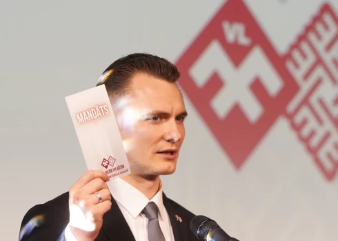 Депутат Сейма Артурс Бутанс отмечает, что общество имеет право знать, какие предприятия поддерживают экономические отношения со странами, угрожающими региональной безопасности. 