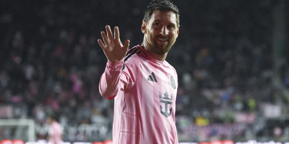 Mesi 900 vārtus karjerā guva mazāk spēlēs nekā Krištianu Ronaldu.