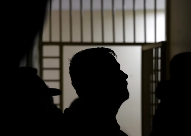 Trīs cilvēki apcietināti kriminālprocesā par krāpšanos IT iepirkumos