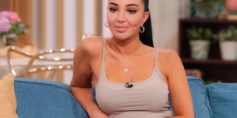 Britu dziedātāja Tulisa.