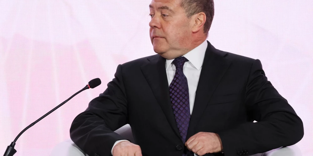 Par "liberāli" uzskatītais Dmitrijs Medvedevs pēdējo gadu laikā pārvērties asinskārākajā Krievijas "kaujas vanagā"