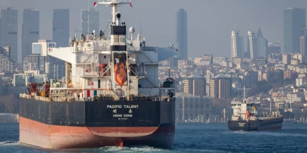 Sešas valstis gatavas veicināt drošu kuģošanu Hormuzā, bet tikai pēc pamiera noslēgšanas. 