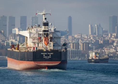 Sešas valstis gatavas veicināt drošu kuģošanu Hormuzā, bet tikai pēc pamiera noslēgšanas. 