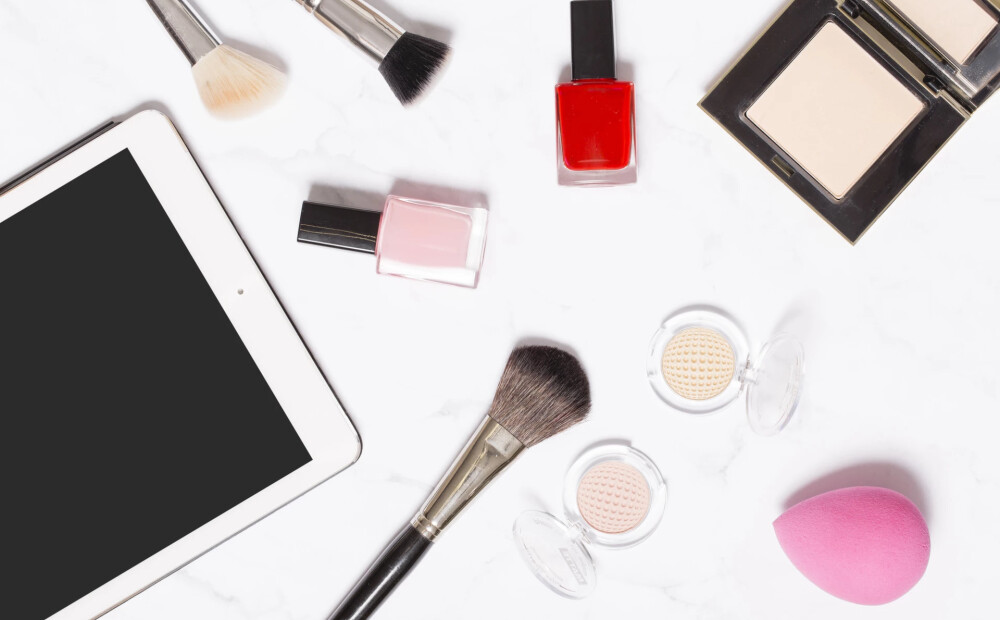 Smaržas, kosmētika un slavenību iedvesma skaistumkopšanā