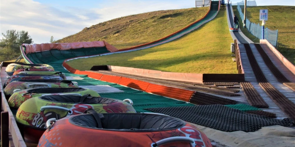 Plānots demontēt esošo trasi, kas ir nolietojusies, un tās vietā izbūvēt modernāku un garāku trasi.