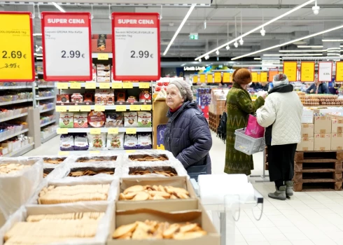 Проверки PTAC показали, что с ценами в магазинах Латвии что-то не так.