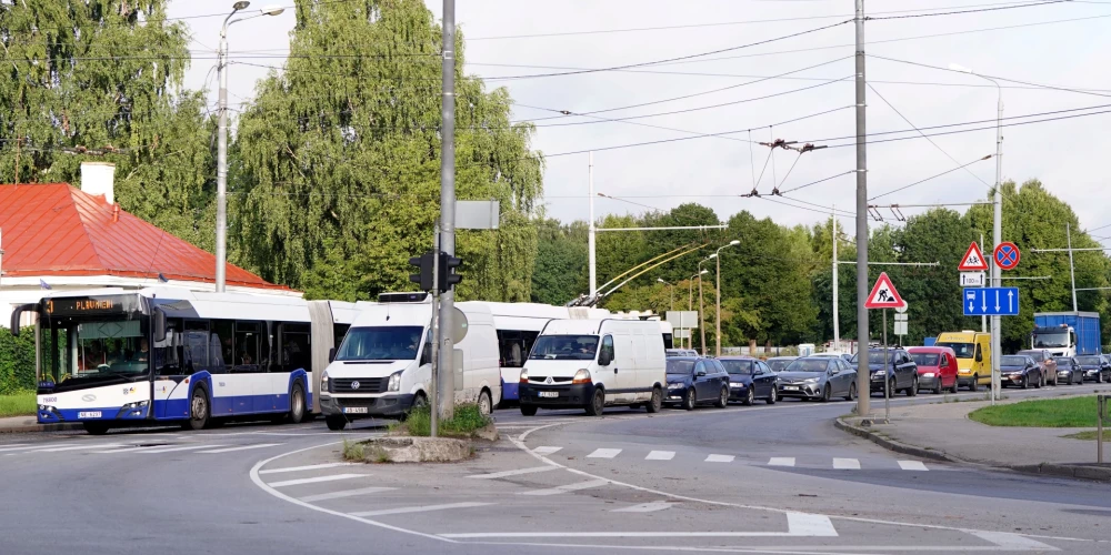 Жителей Риги предупредили о корректировках в расписании общественного транспорта.