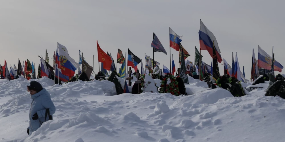 Krievu okupantu pārpilnās kapsētas turpina strauji papildināties