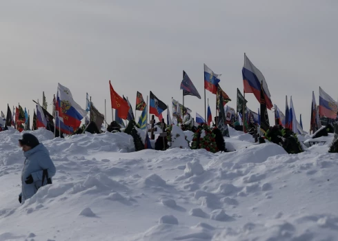 Krievu okupantu pārpilnās kapsētas turpina strauji papildināties