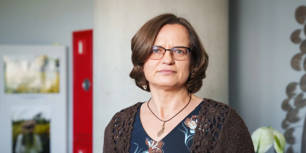 Solvita norāda, ka pārmaiņas nav tikai jaunu sugu ienākšana, bet arī lokāla sugu izzušana un kopumā biotas (dzīvās dabas) vienkāršošanās. 