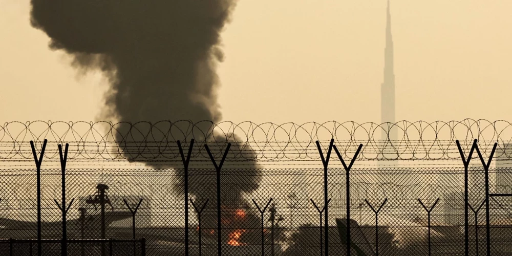 Drons trāpīja netālu no Dubaijas Starptautiskās lidostas 2026. gada 16. martā. 