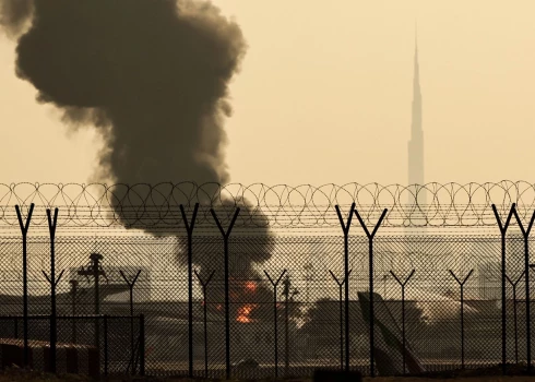 Drons trāpīja netālu no Dubaijas Starptautiskās lidostas 2026. gada 16. martā.