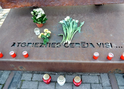 Noziedzīgajai PSRS operācijai “Krasta banga” bija tieša ietekme uz kolektivizācijas procesu Baltijas laukos. Pēc deportācijām daudzi zemnieki, baidoties no līdzīga likteņa, sāka stāties kolhozos. (Foto: LETA)